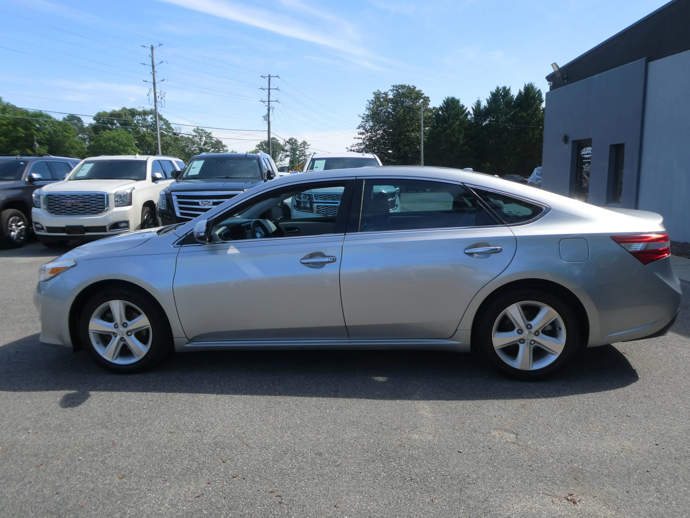 Used 2015 Toyota Avalon XLE Premium FWD image 9