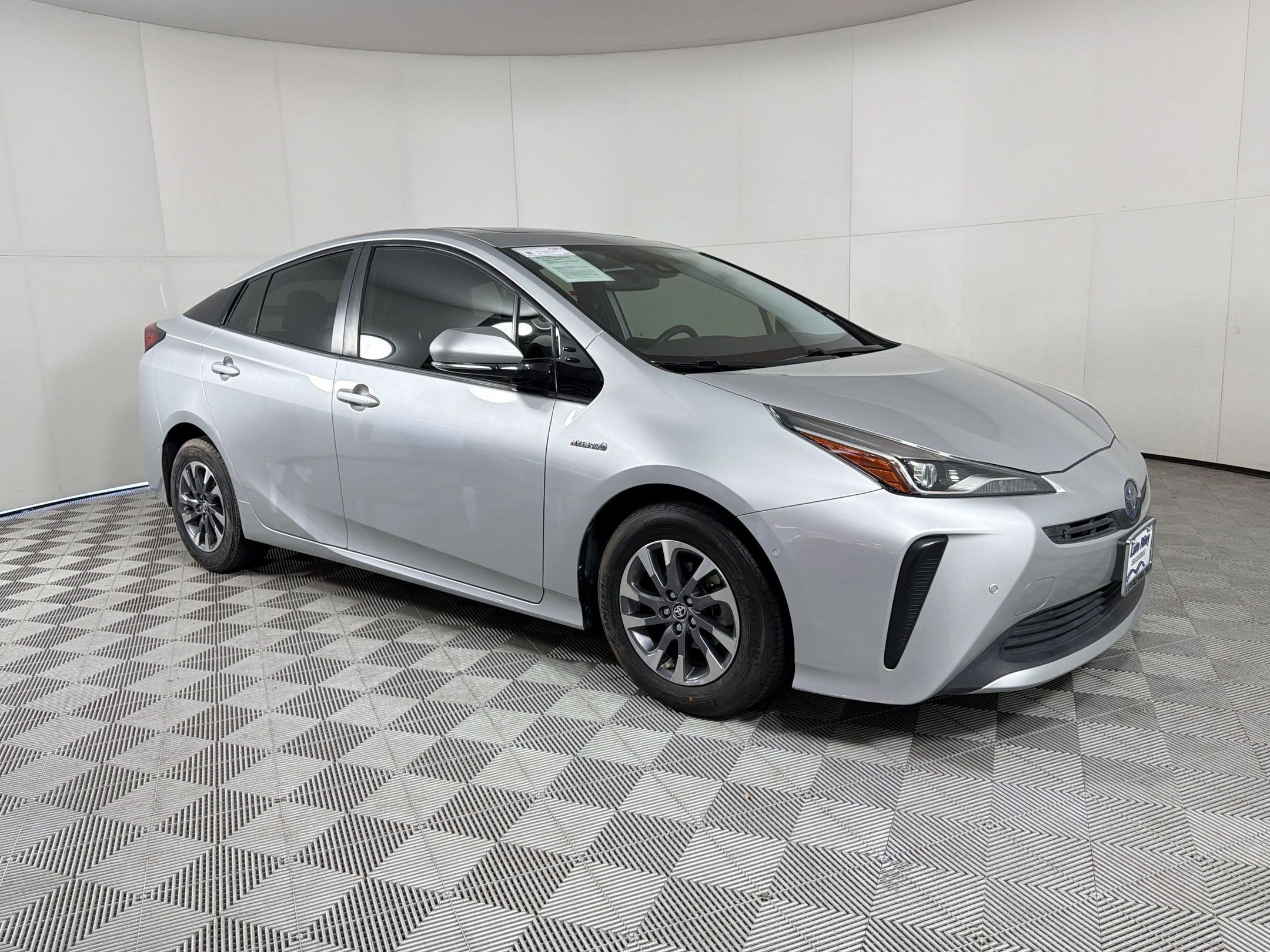 Used 2019 Toyota Prius XLE w/ Advanced Technology Package image 7