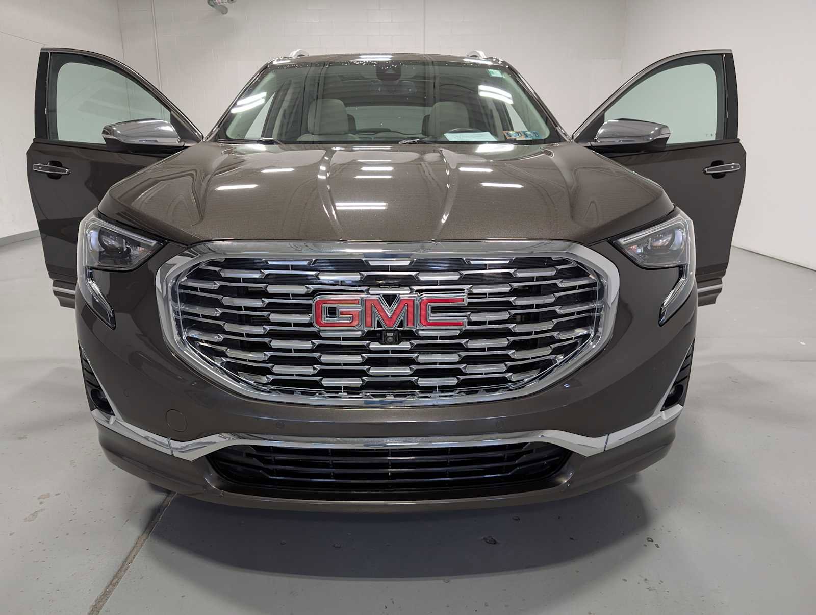 Used 2020 GMC Terrain Denali w/ Denali Premium Package AWD/4WD image 14