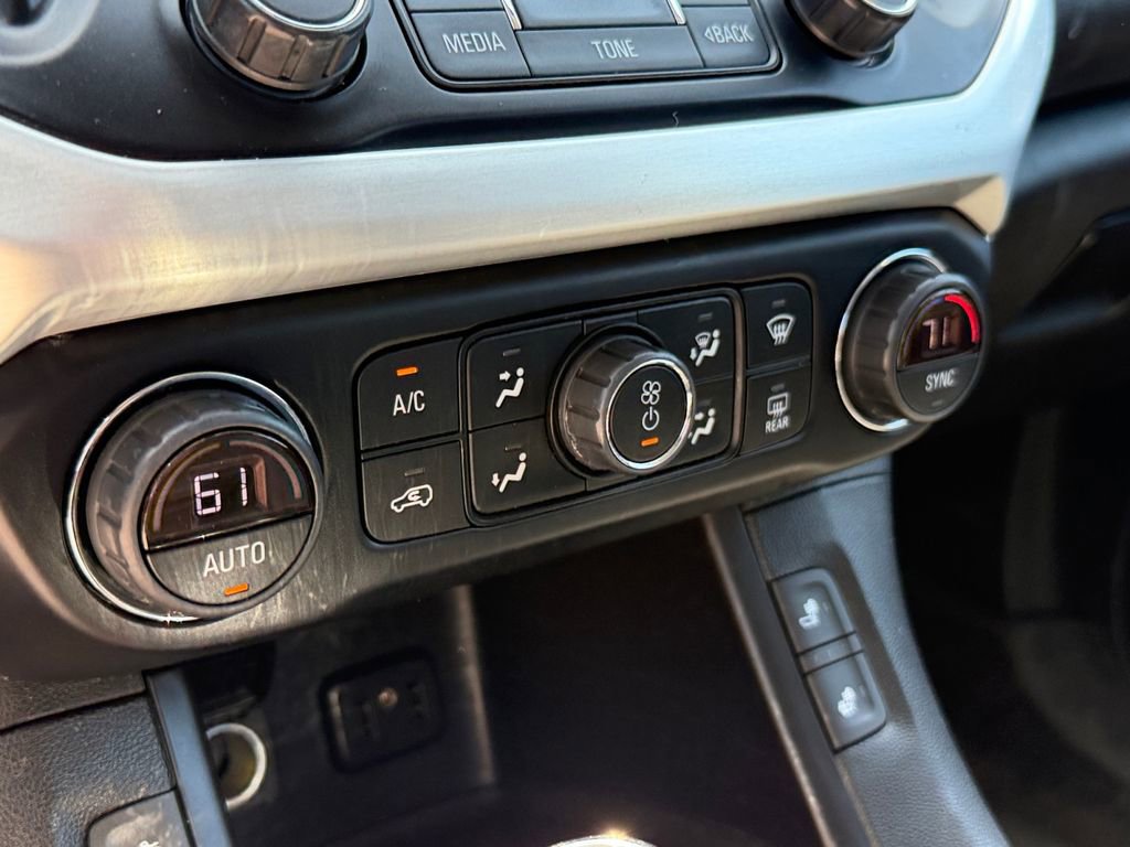 Used 2019 GMC Acadia SLT w/ Black Edition AWD/4WD image 11