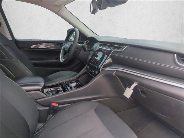 Used 2023 Jeep Grand Cherokee L Laredo image 17