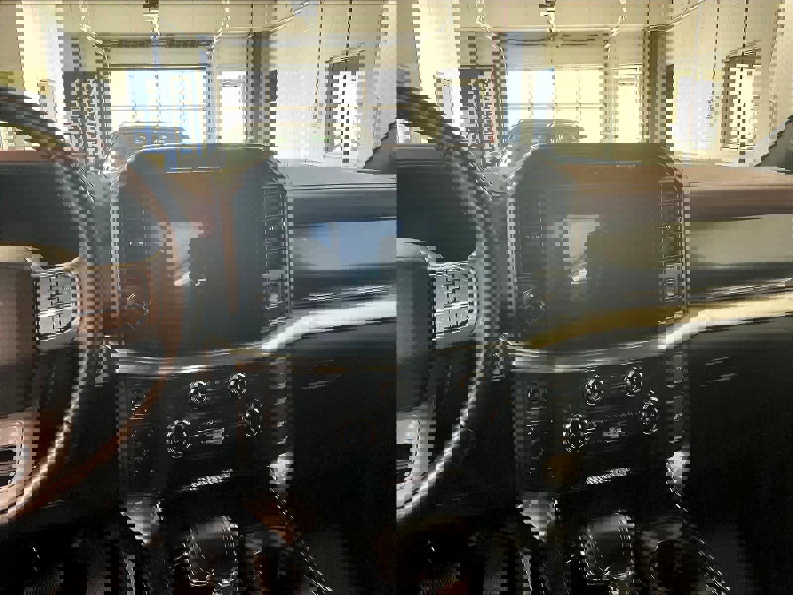 Used 2022 Ford F150 Lariat w/ Equipment Group 502A High image 18