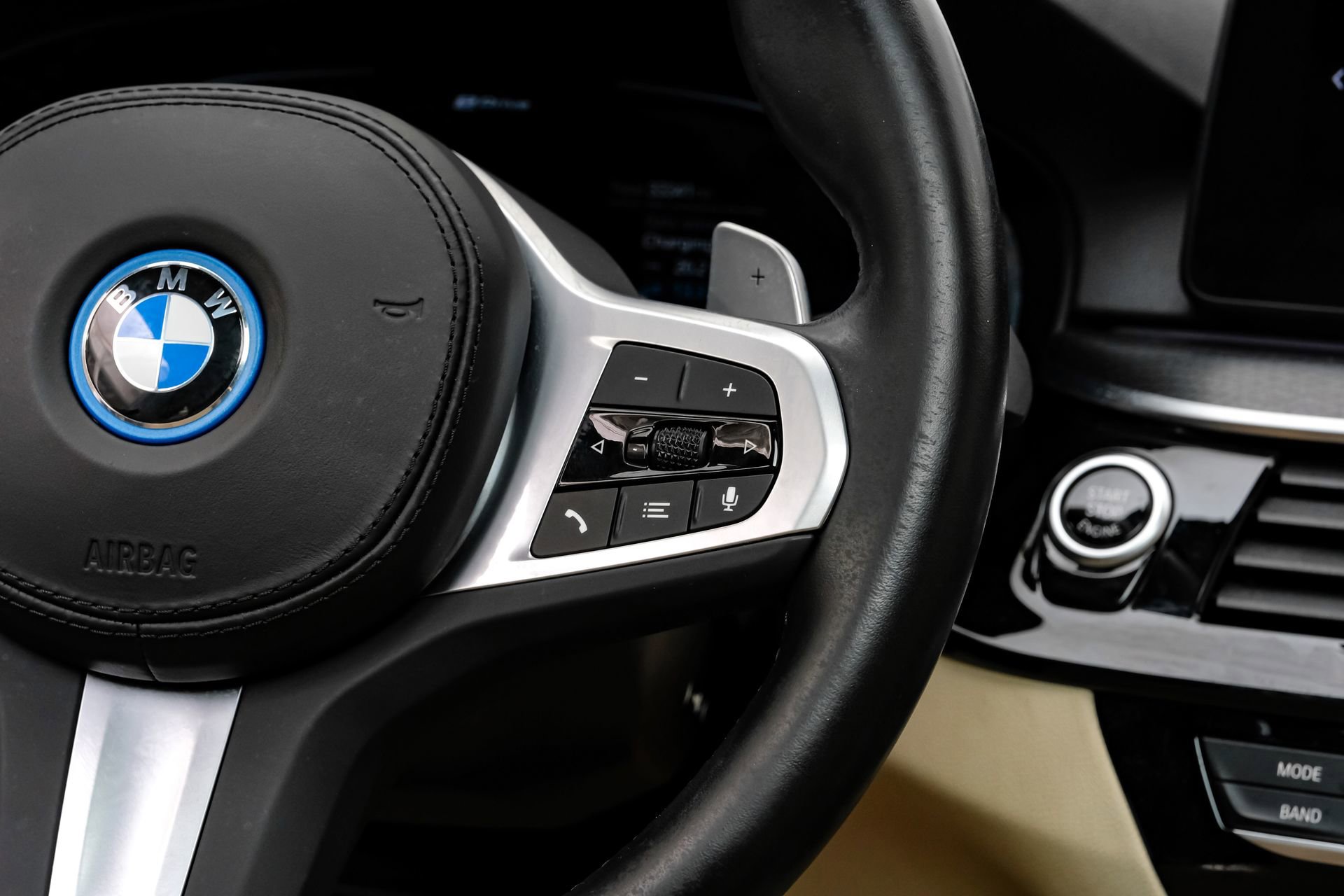 Used 2023 BMW 530e w/ M Sport Package image 22