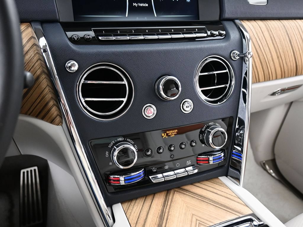 Certified 2024 Rolls-Royce Cullinan AWD/4WD image 22