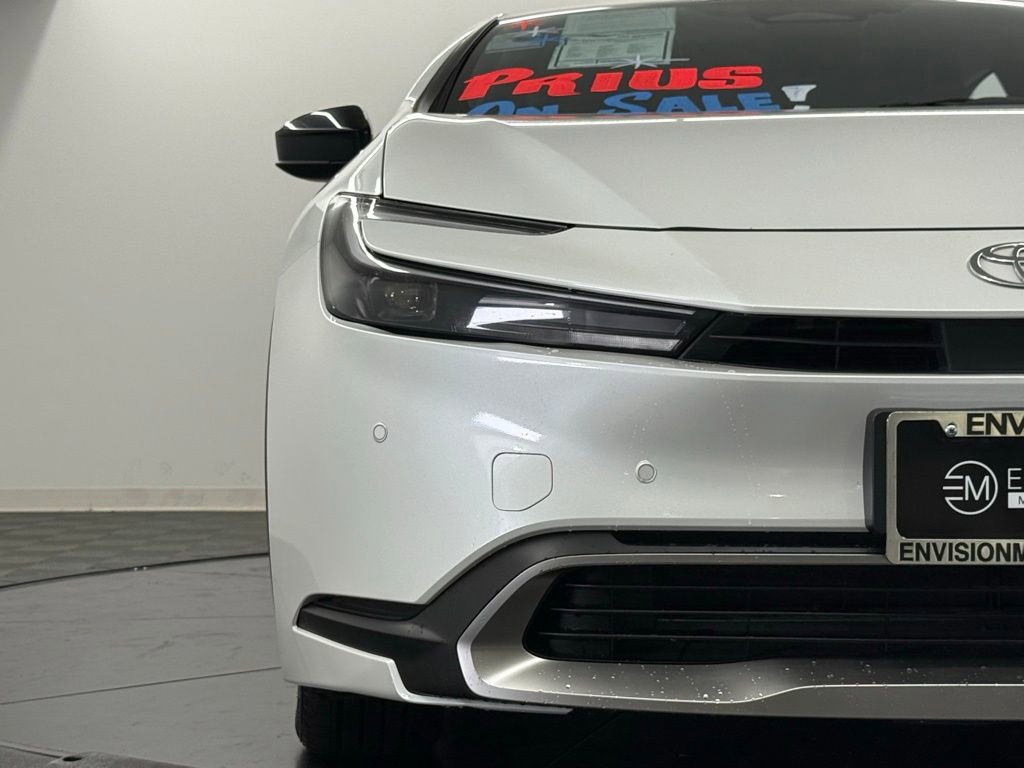 Used 2024 Toyota Prius Prime SE image 4