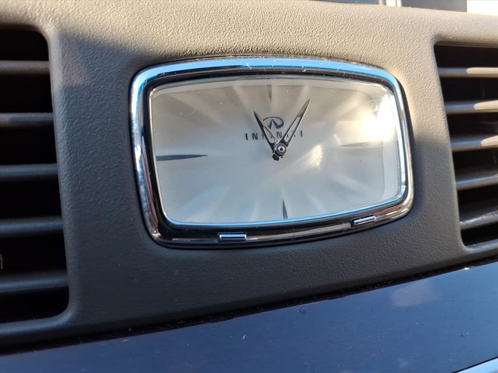 Used 2016 INFINITI Q70 3.7 image 29