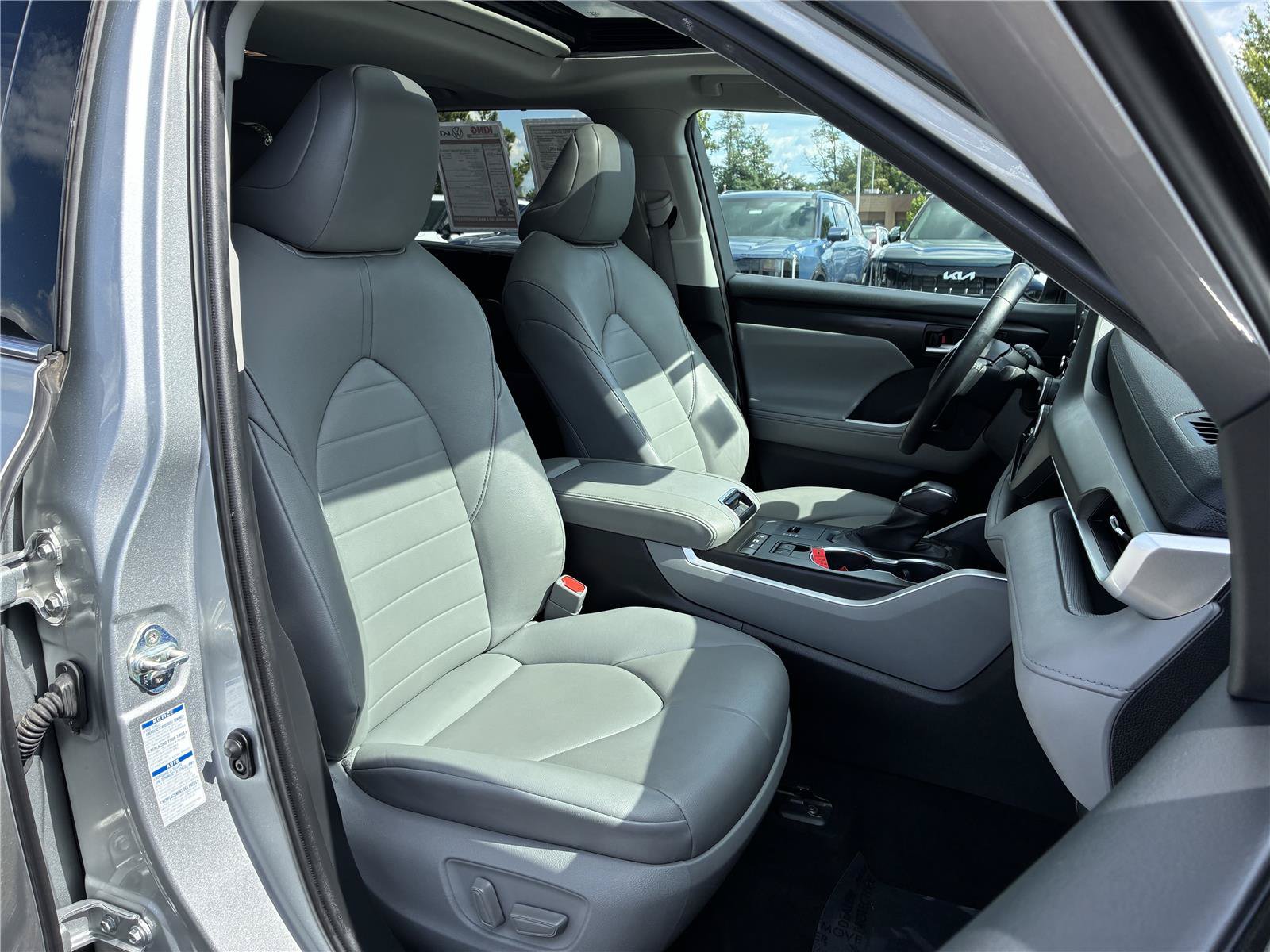 Used 2020 Toyota Highlander XLE w/ Protection Package #3 AWD/4WD image 13