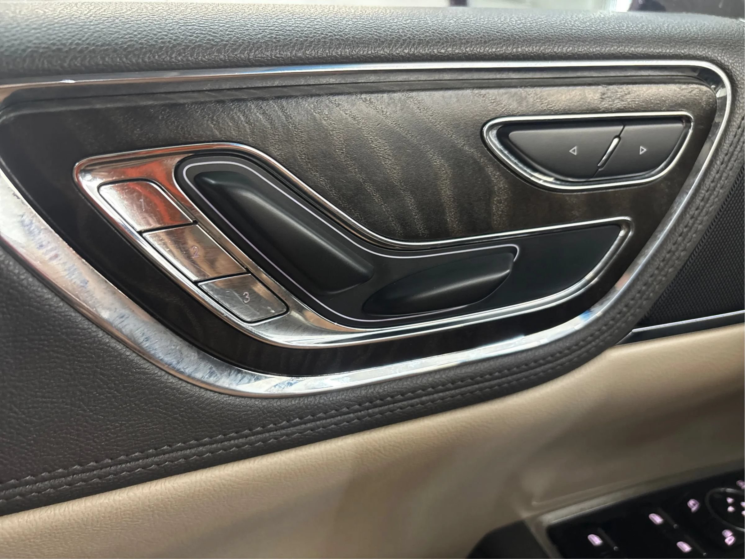 Used 2017 Lincoln Continental Select FWD image 24