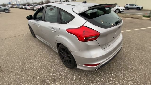 Used 2015 Ford Focus SE w/ SE Sport Package FWD image 8