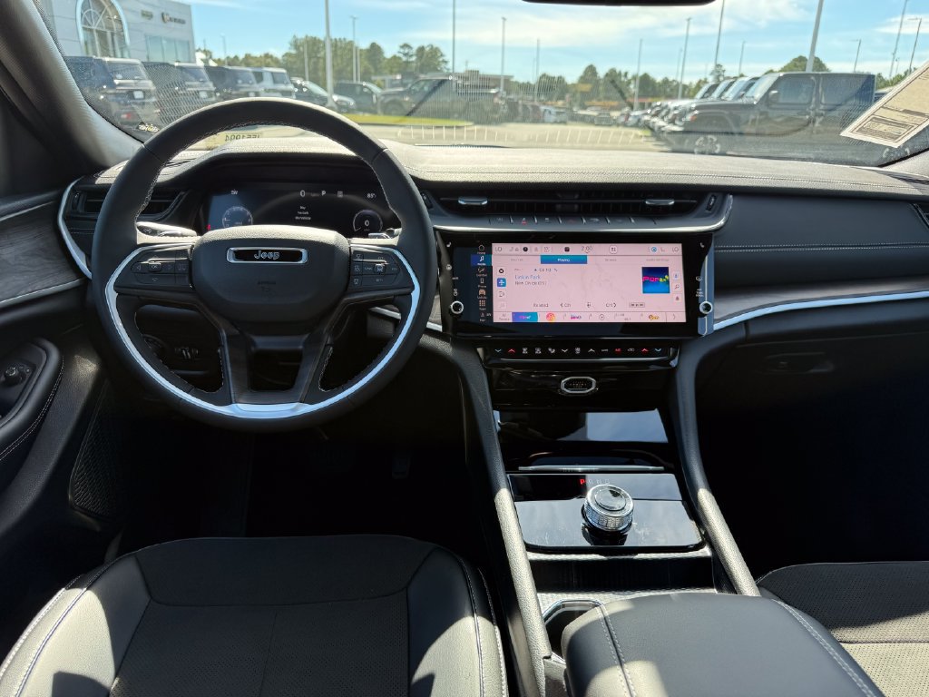 New 2027 Jeep Grand Cherokee Altitude RWD image 8