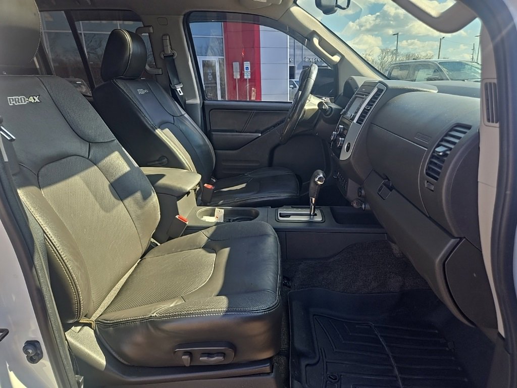 Used 2015 Nissan Frontier PRO-4X w/ Pro-4x Luxury Package image 24