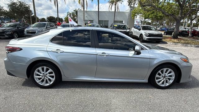Used 2022 Toyota Camry LE image 10