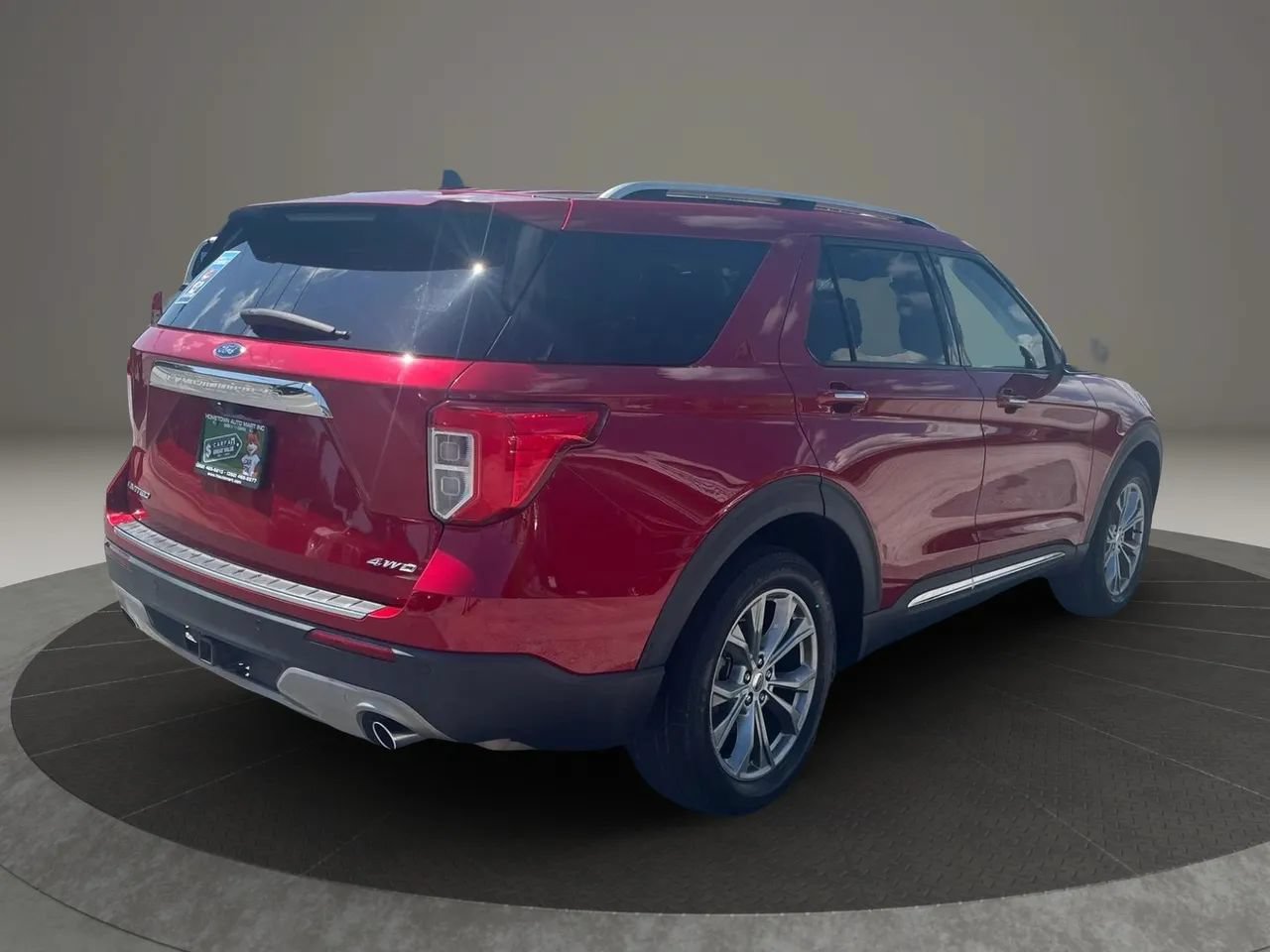 Used 2022 Ford Explorer Limited w/ Equipment Group 301A AWD/4WD image 7