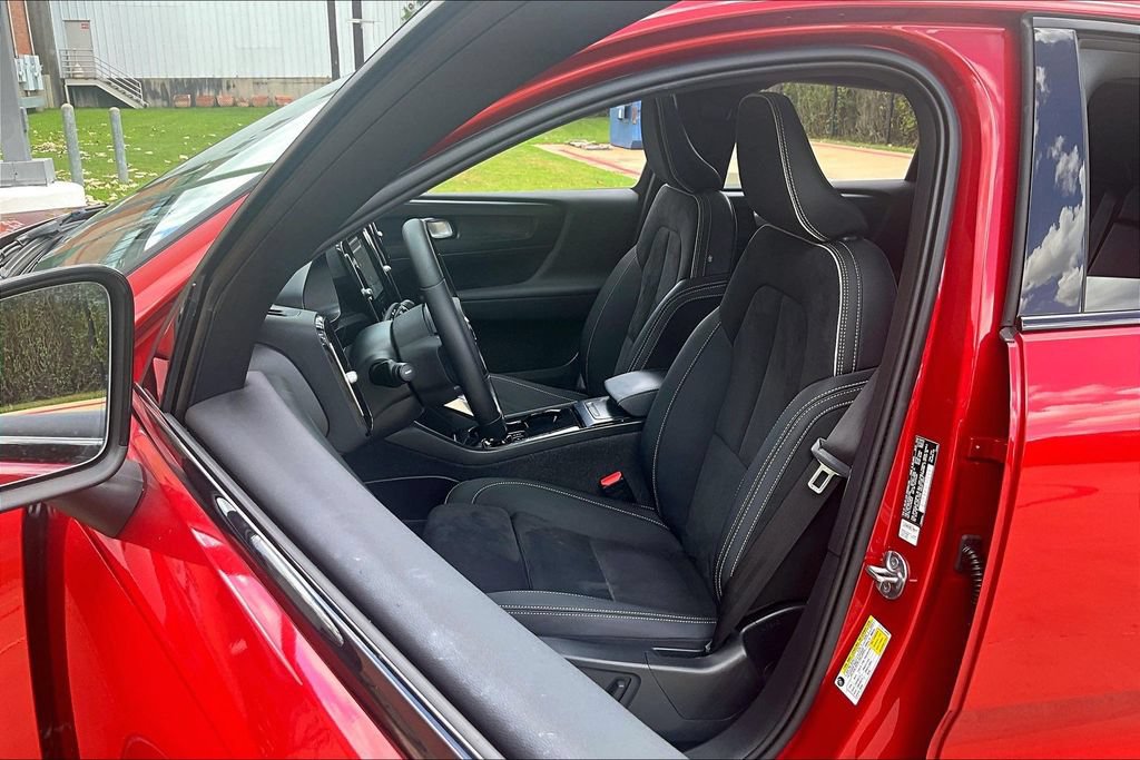 Certified 2023 Volvo C40 P8 Recharge Plus AWD/4WD image 33