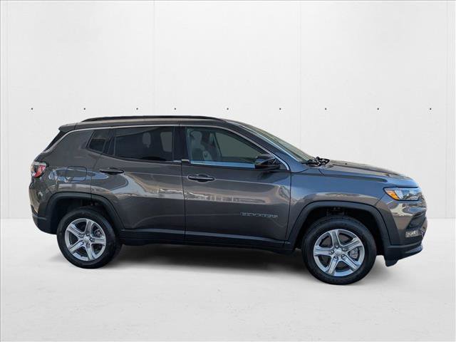Used 2023 Jeep Compass Latitude image 4