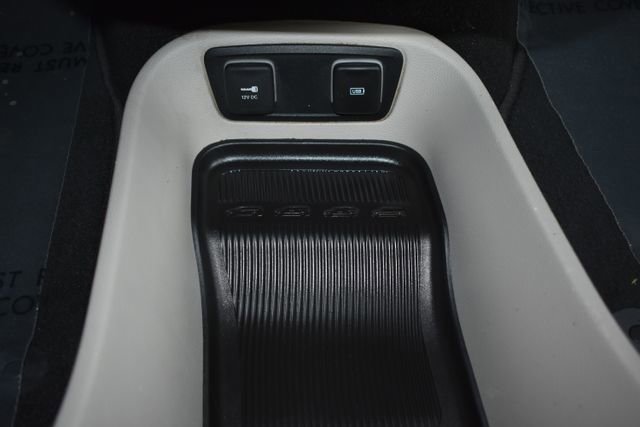 Used 2017 Chrysler Pacifica Touring-L w/ Tire & Wheel Group FWD image 32