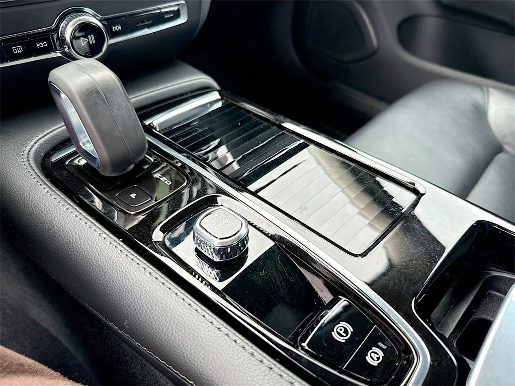 Used 2022 Volvo S60 T8 Inscription image 18