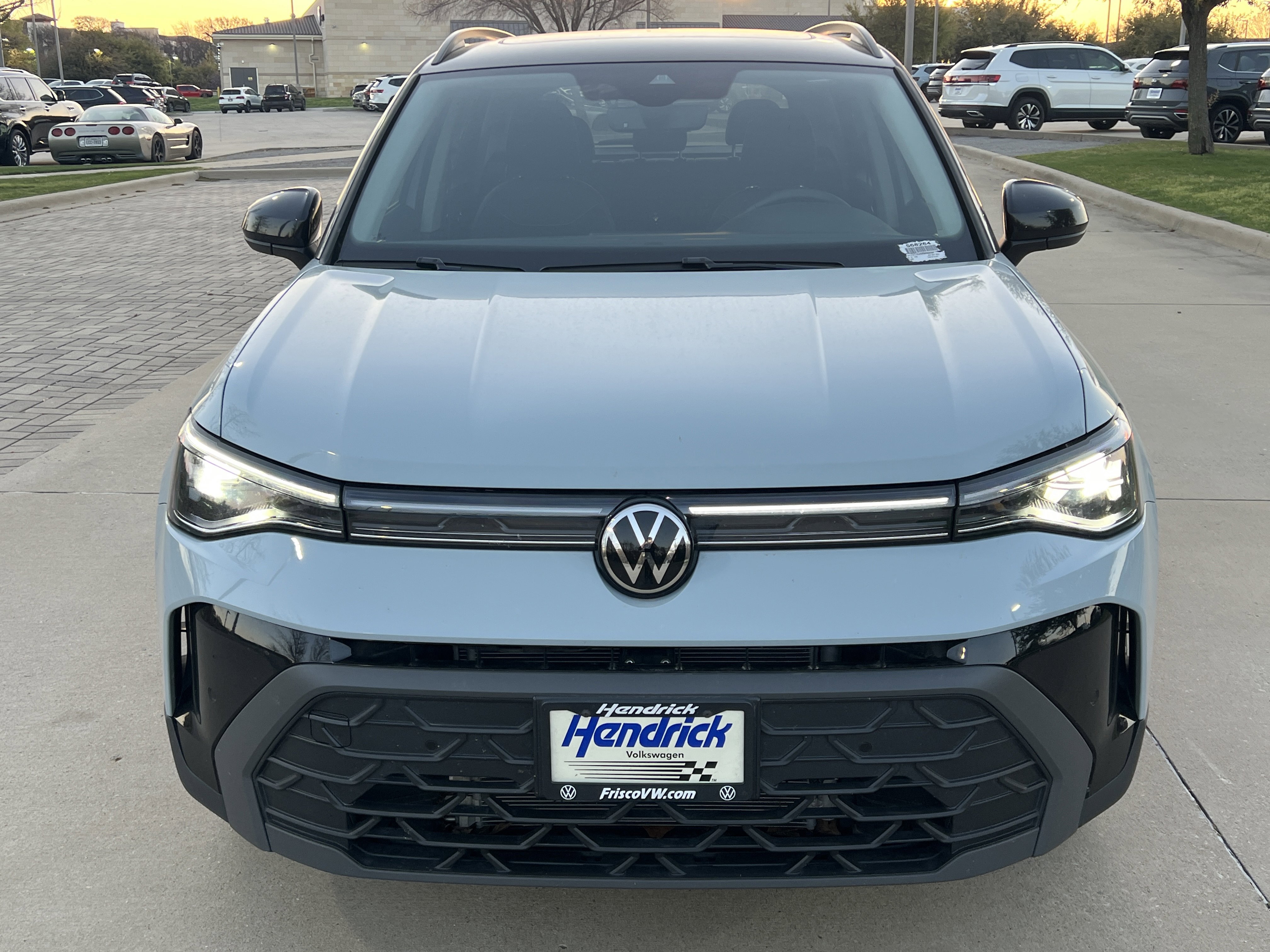 Used 2025 Volkswagen Taos SE image 3