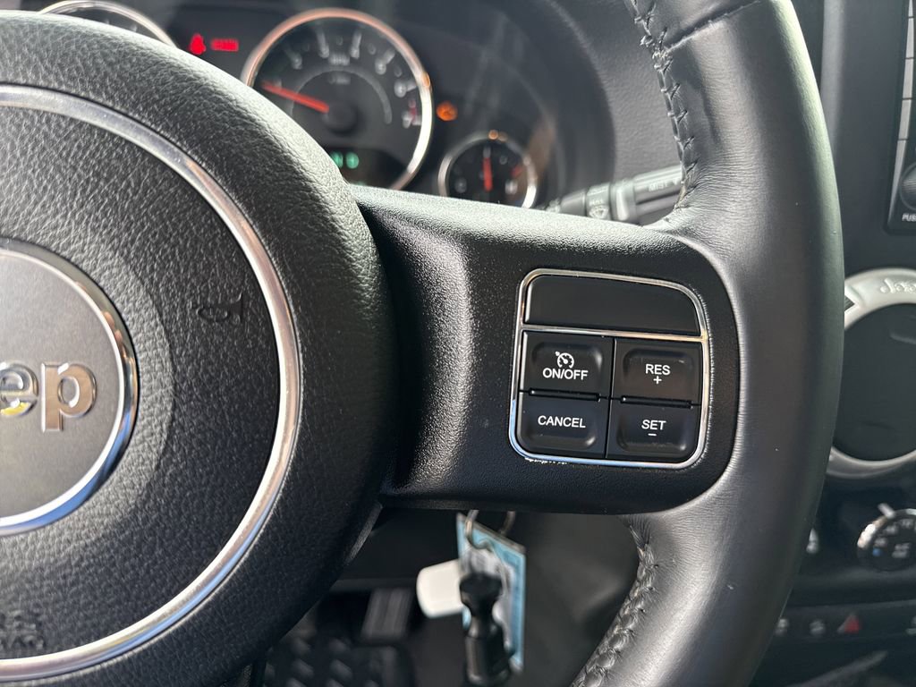 Used 2016 Jeep Wrangler Unlimited Sahara w/ Dual Top Group AWD/4WD image 28