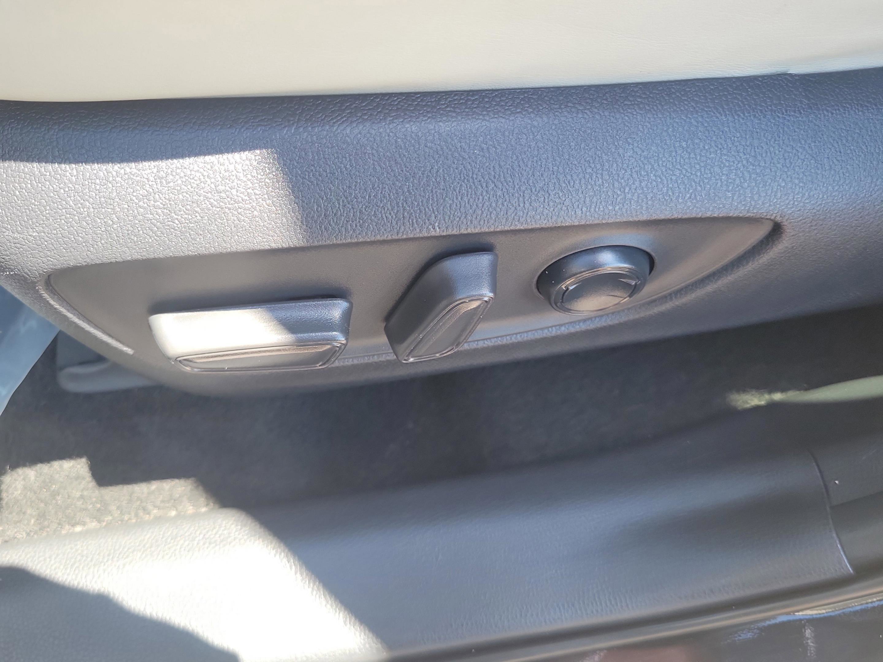 Used 2020 Toyota RAV4 Limited w/ Limited Grade Weather Package AWD/4WD image 14