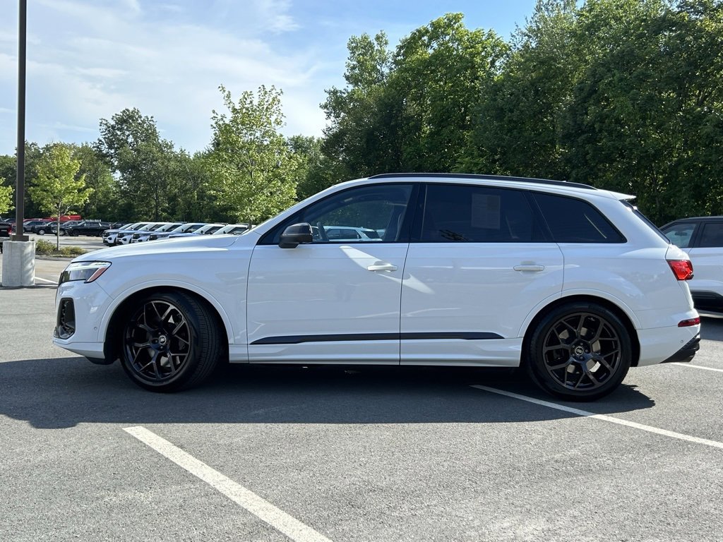 Used 2025 Audi SQ7 Prestige w/ Prestige Package image 2