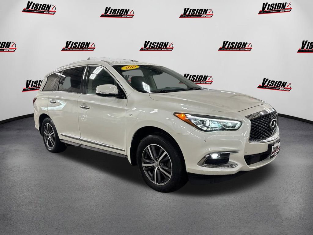 Used 2019 INFINITI QX60 Luxe w/ Essential Package image 3
