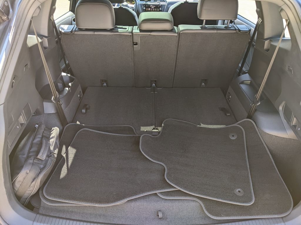 Certified 2023 Volkswagen Tiguan SE R-Line FWD image 26