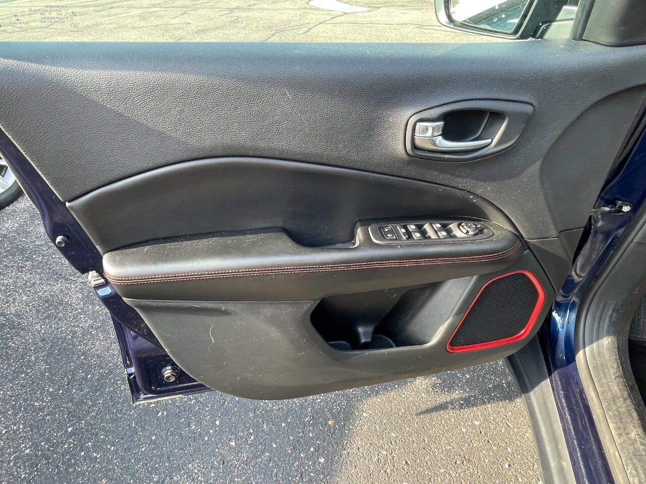 Used 2020 Jeep Compass Trailhawk image 3