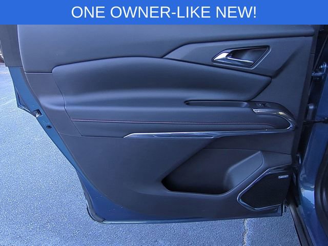 Used 2025 Chevrolet Traverse RS image 33