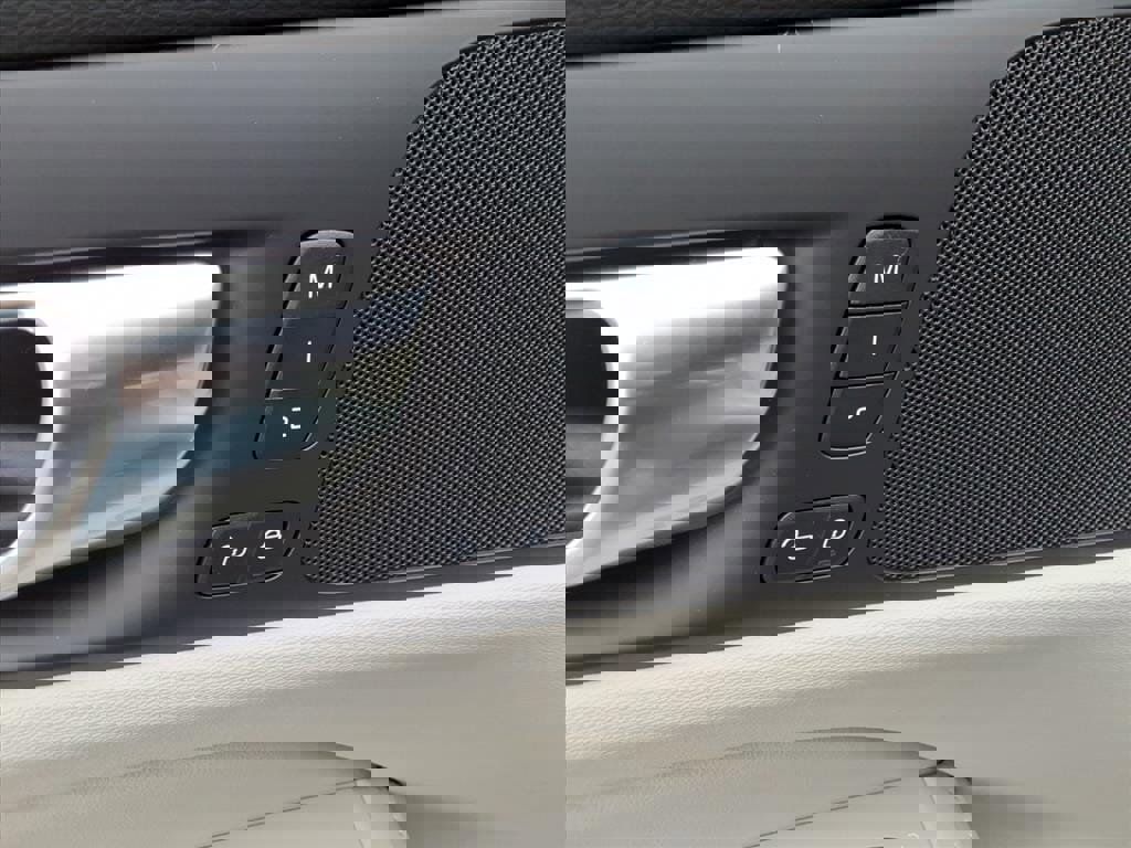 New 2026 Volvo V60 B5 Cross Country Plus w/ Protection Package Premier image 15