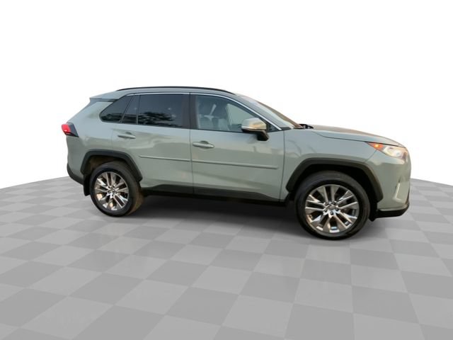 Used 2020 Toyota RAV4 XLE Premium AWD/4WD image 3