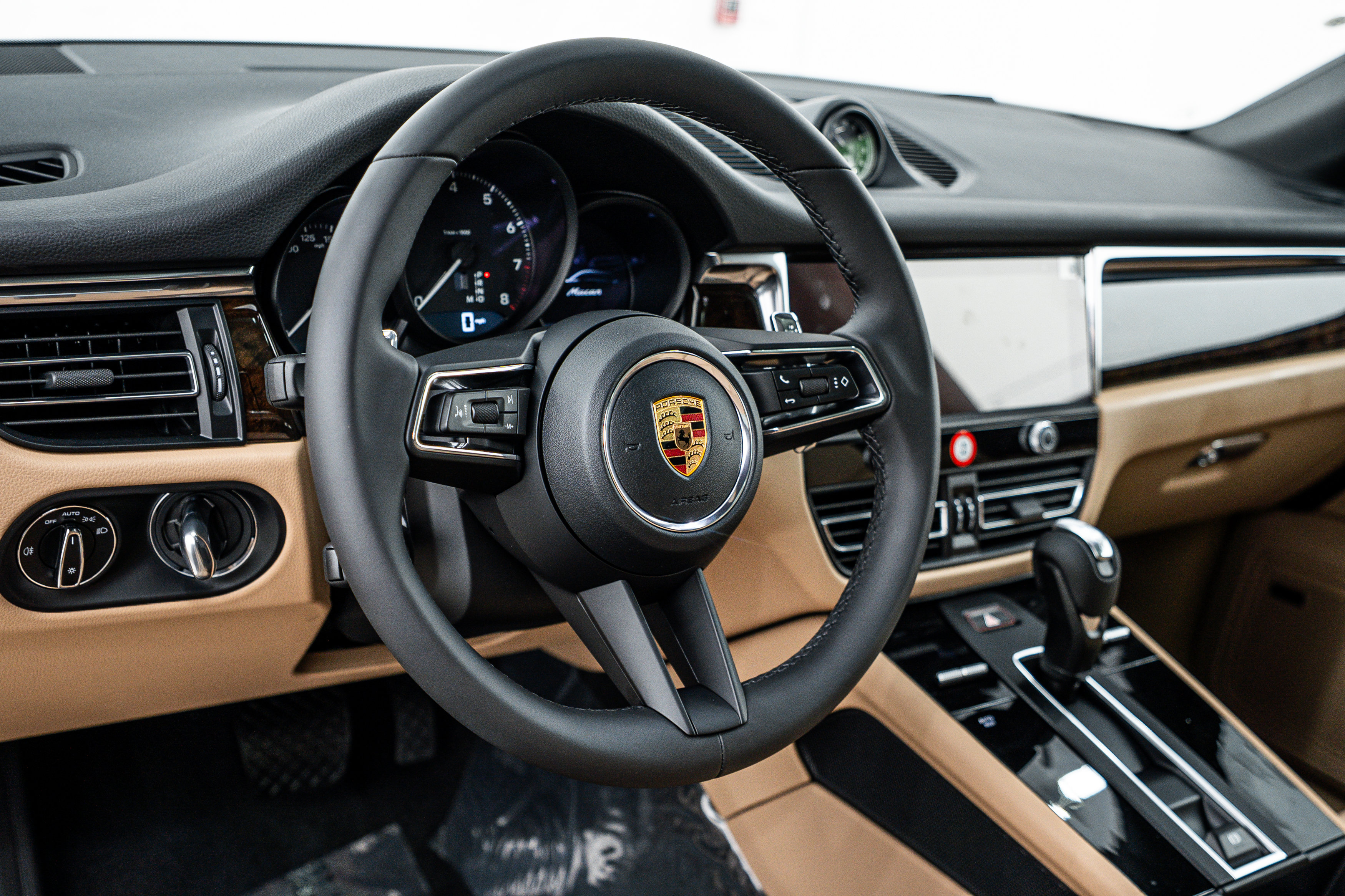 New 2026 Porsche Macan image 14