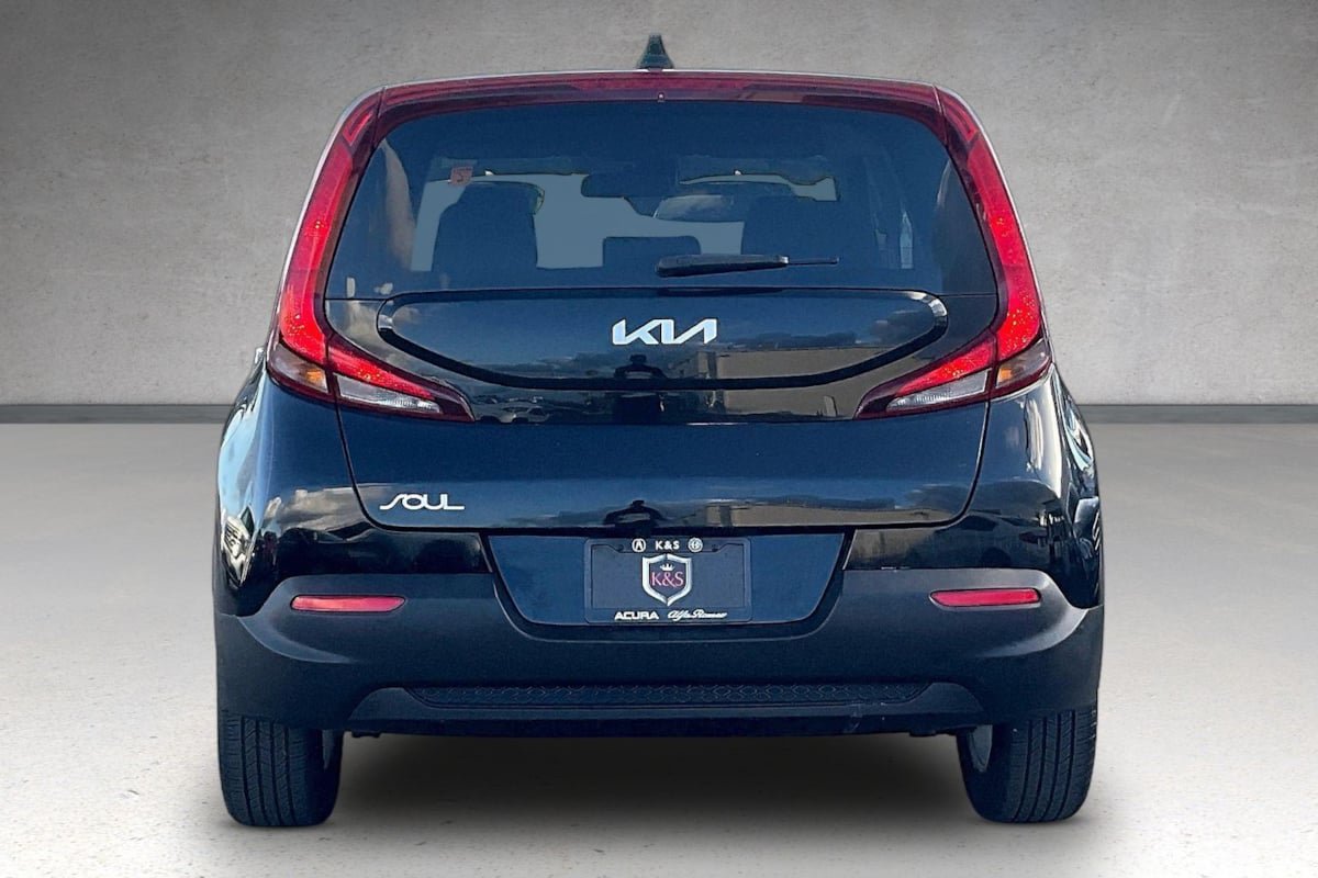 Used 2022 Kia Soul LX w/ Technology Package FWD image 4