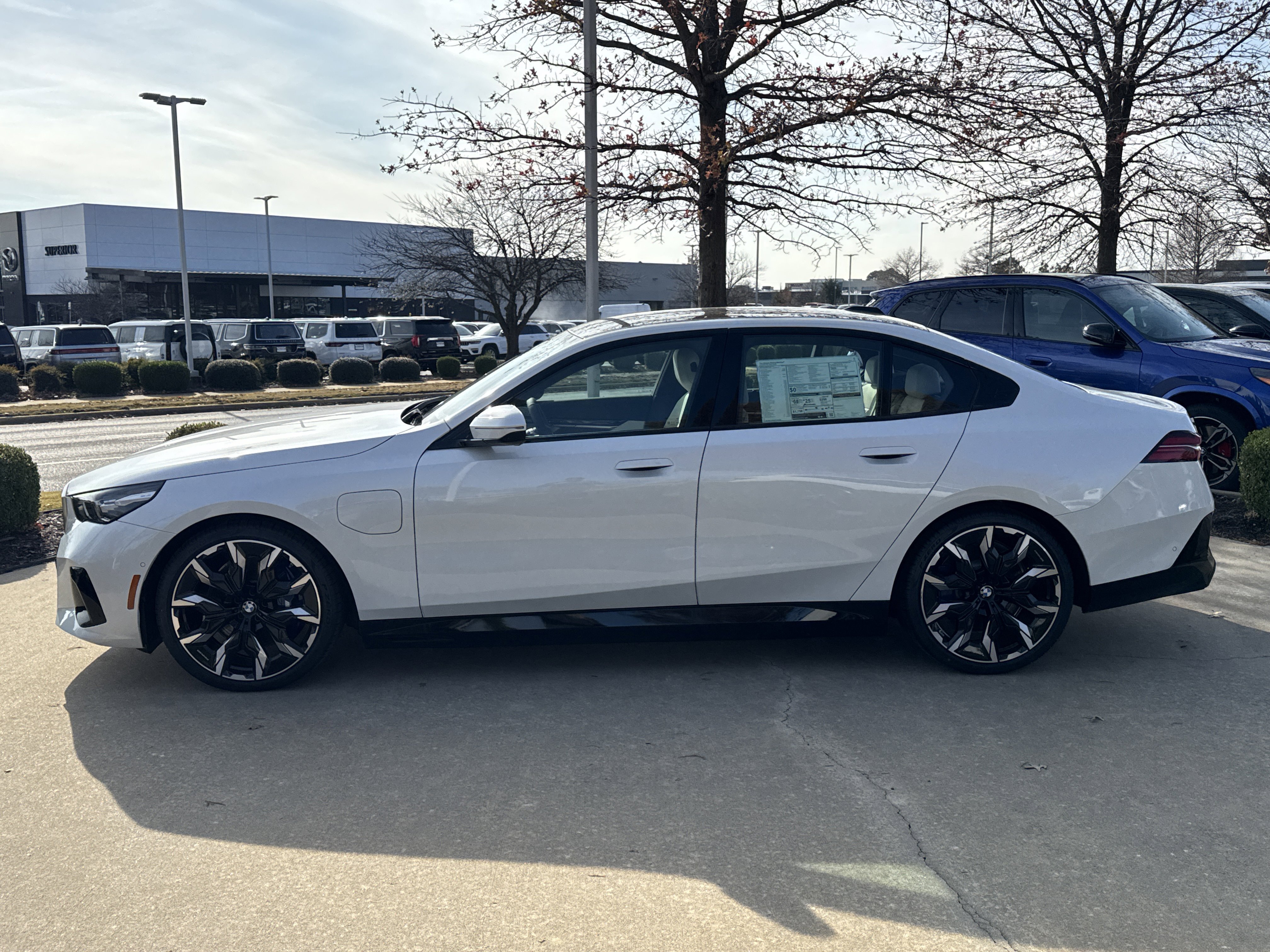 New 2026 BMW 550e xDrive w/ Executive Package image 2