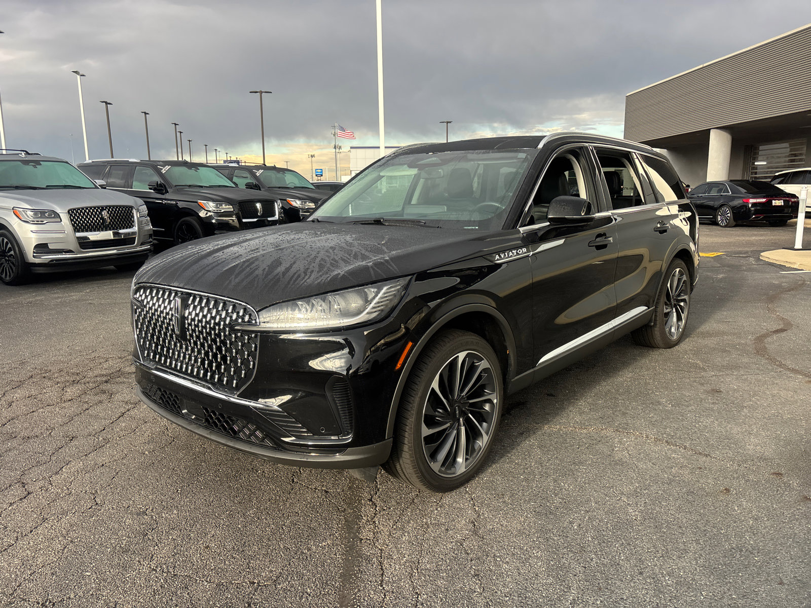 New 2025 Lincoln Aviator Reserve image 3