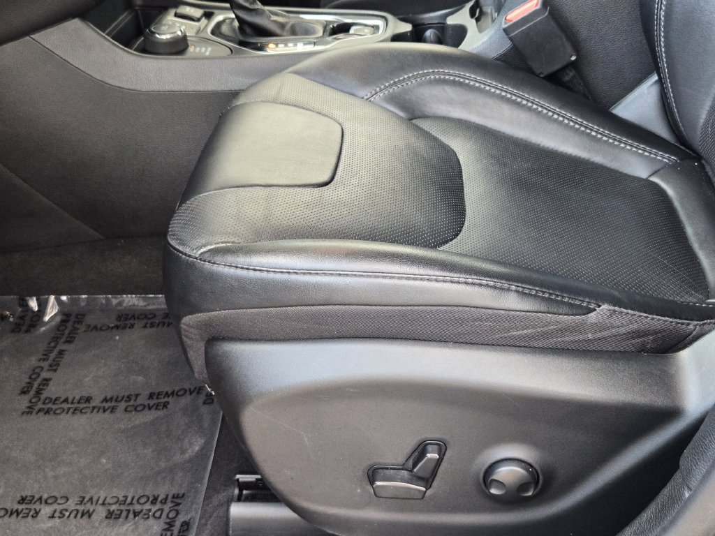 Used 2023 Jeep Cherokee Altitude Lux AWD/4WD image 25