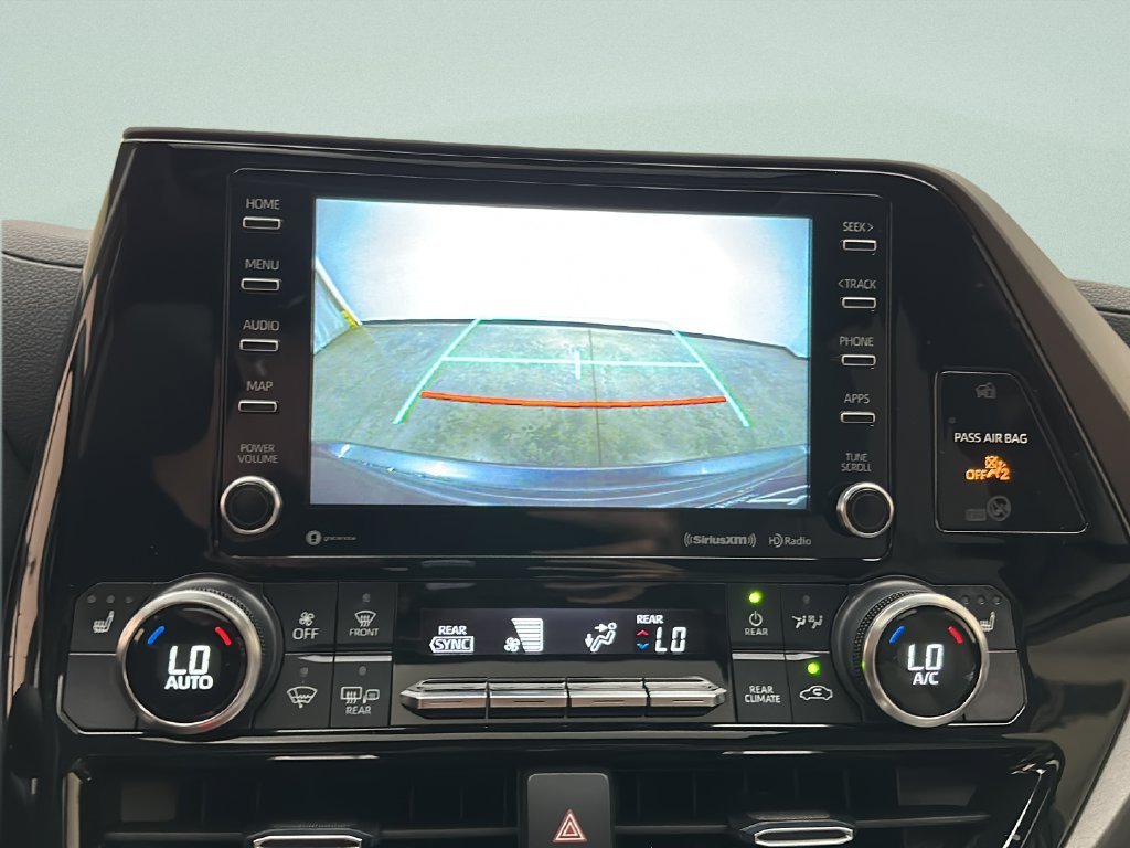 Used 2022 Toyota Highlander XLE AWD/4WD image 32