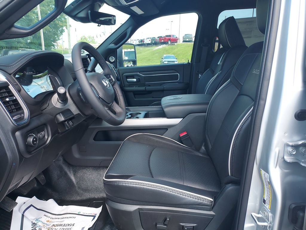 New 2026 RAM 4500 4x4 Crew Cab DRW w/ Laramie Trim Package image 9