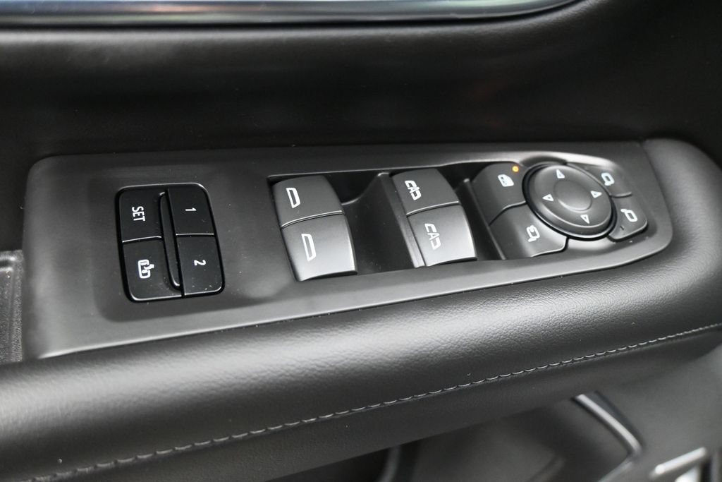 Used 2024 Chevrolet Tahoe Z71 w/ Luxury Package AWD/4WD image 4