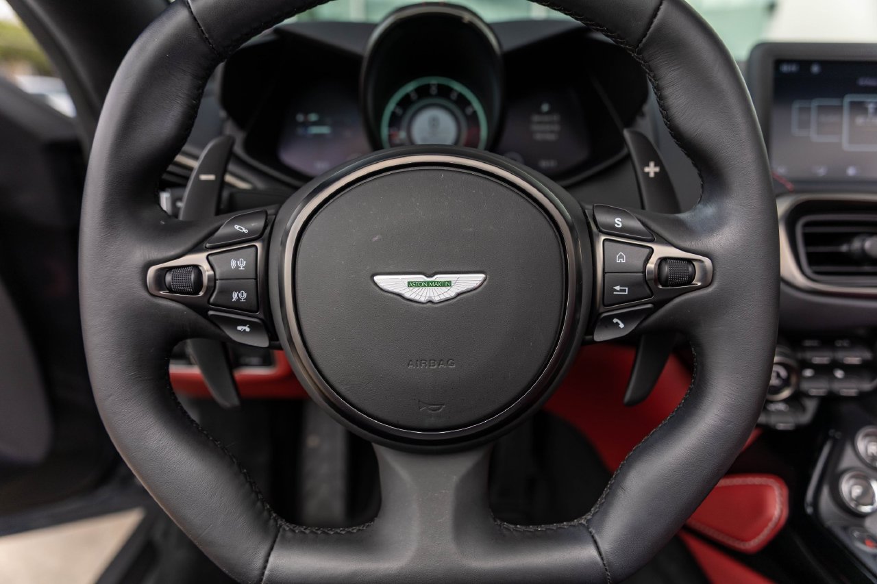 Used 2023 Aston Martin V8 Vantage Roadster RWD image 33