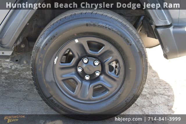 Used 2023 Jeep Wrangler Sport image 6
