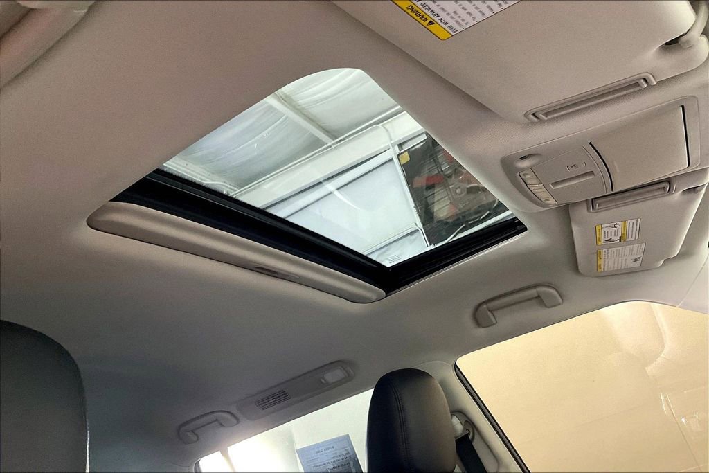 Used 2023 Nissan Armada SL w/ Captain's Chairs Package image 23