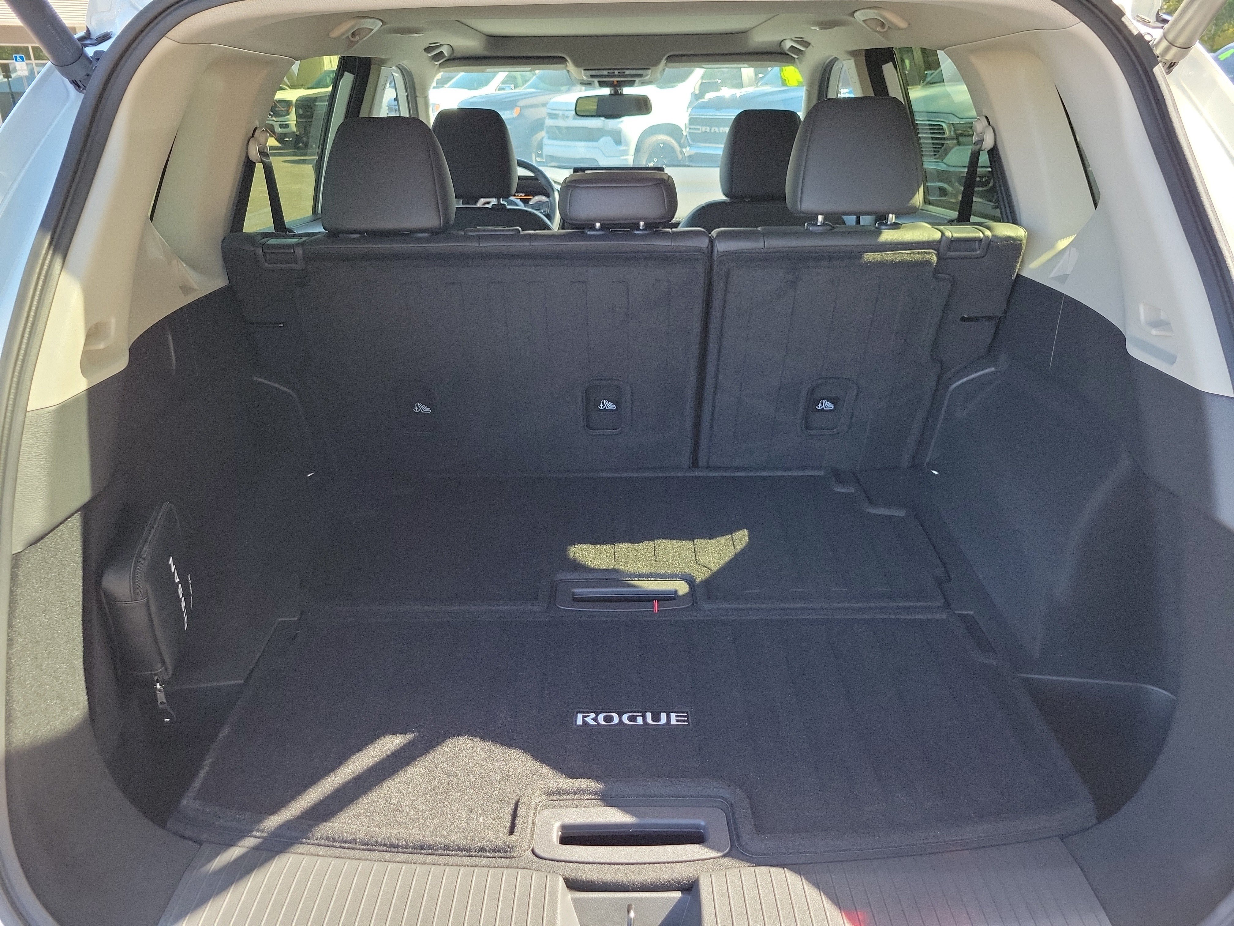 Used 2024 Nissan Rogue SL w/ SL Premium Package FWD image 8