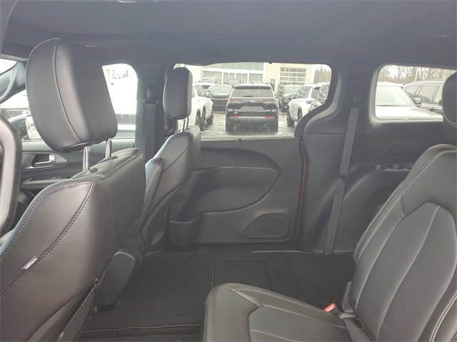 New 2026 Chrysler Pacifica Select image 9