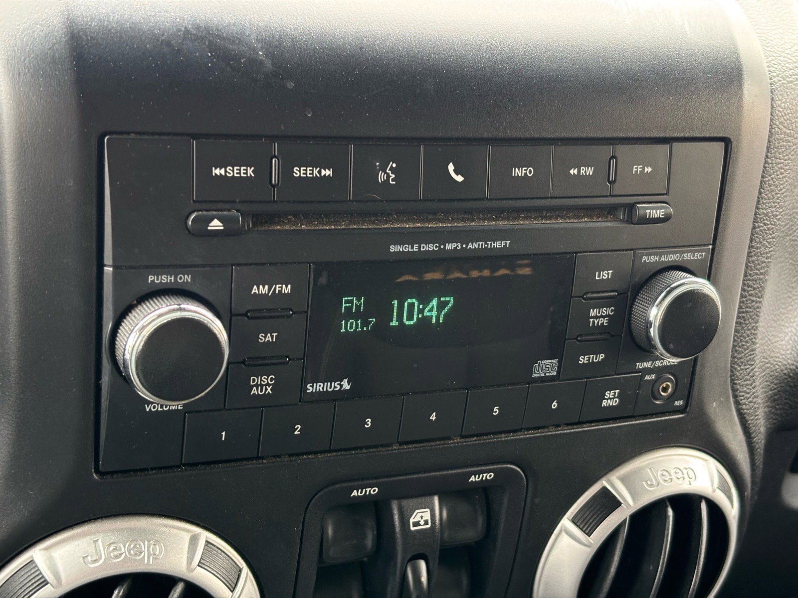 Used 2014 Jeep Wrangler Unlimited Sahara w/ Connectivity Group image 15