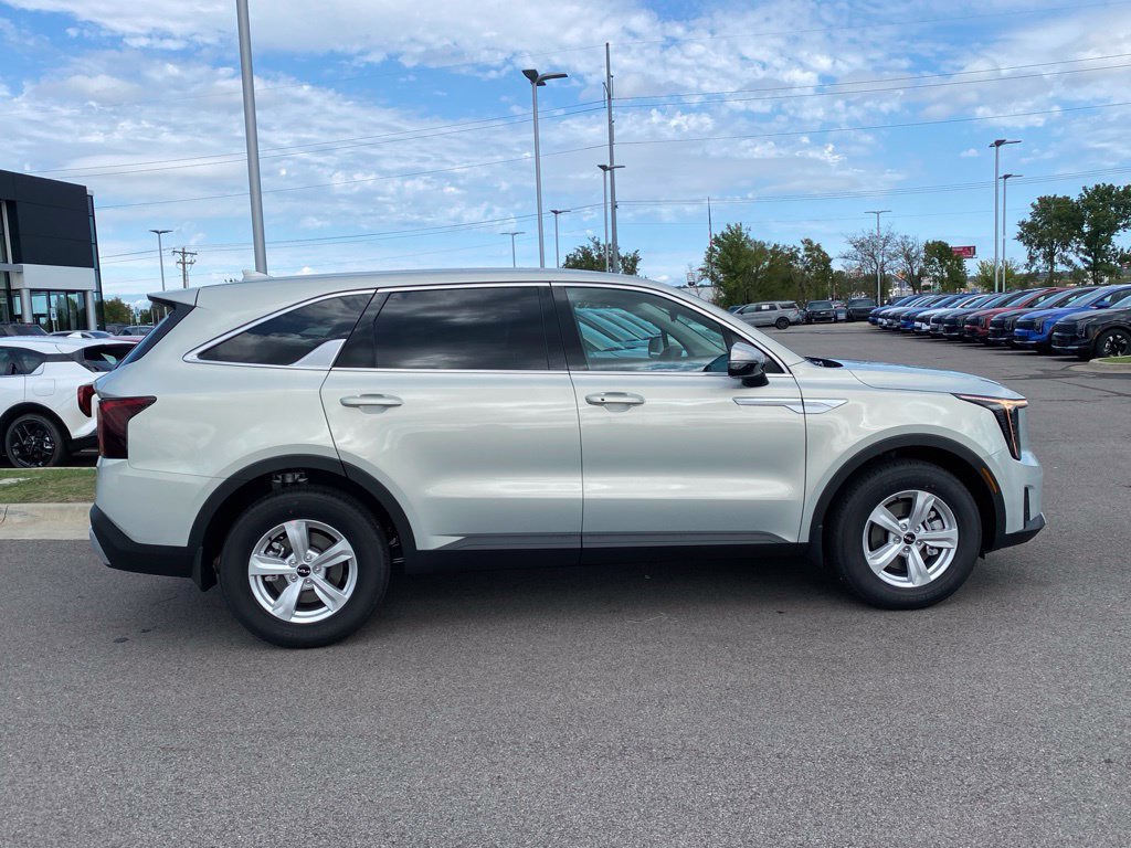 New 2026 Kia Sorento LX FWD image 8
