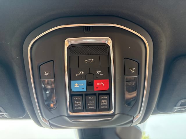 Used 2025 Jeep Grand Cherokee L Summit AWD/4WD image 14