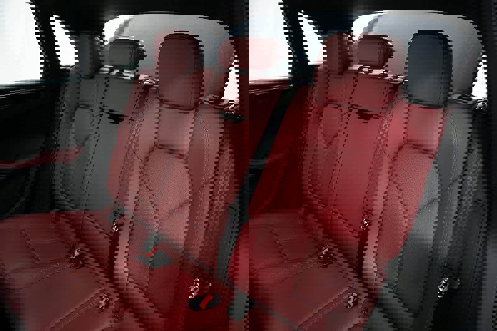 Certified 2025 Porsche Macan image 31