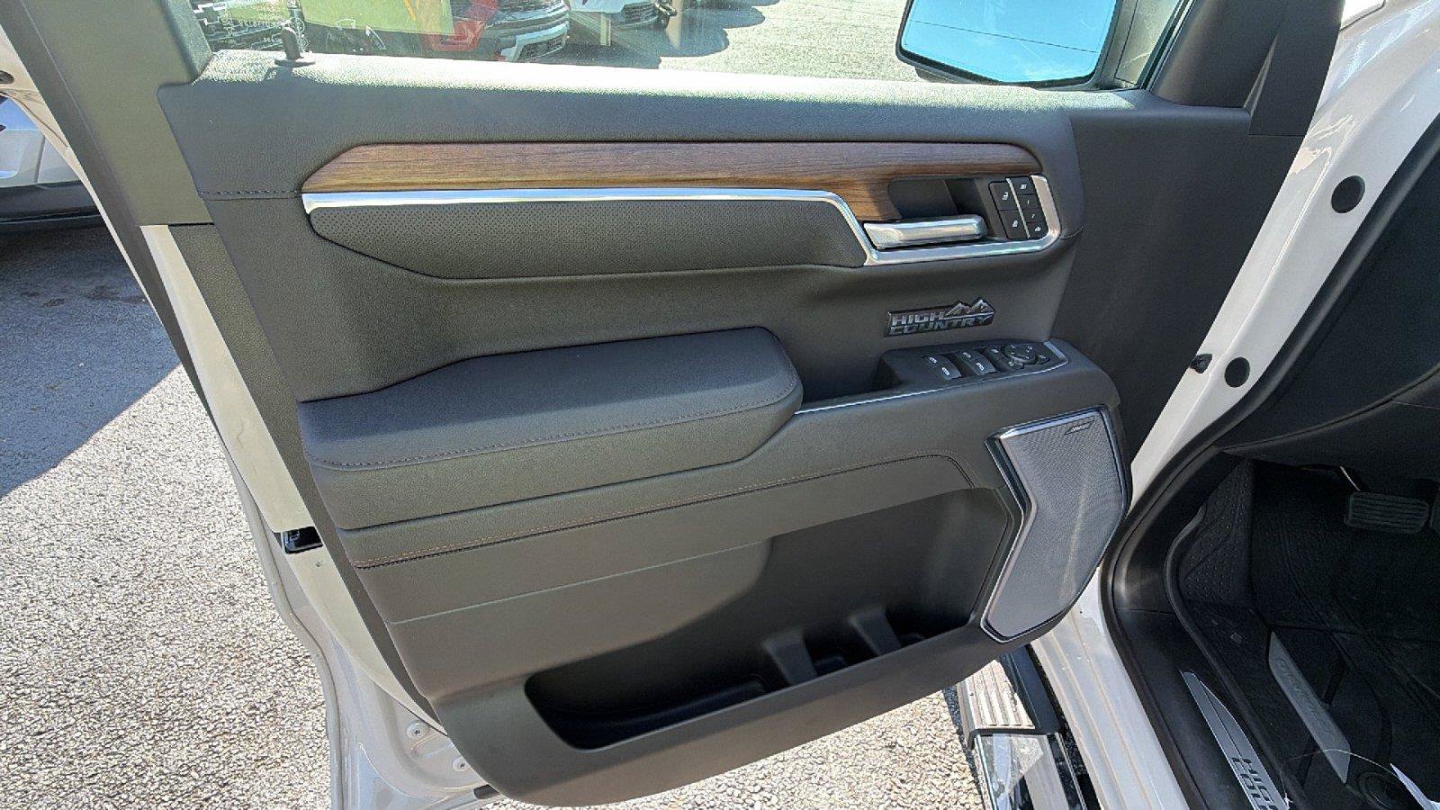 New 2026 Chevrolet Silverado 1500 High Country w/ High Country Premium Package AWD/4WD image 15