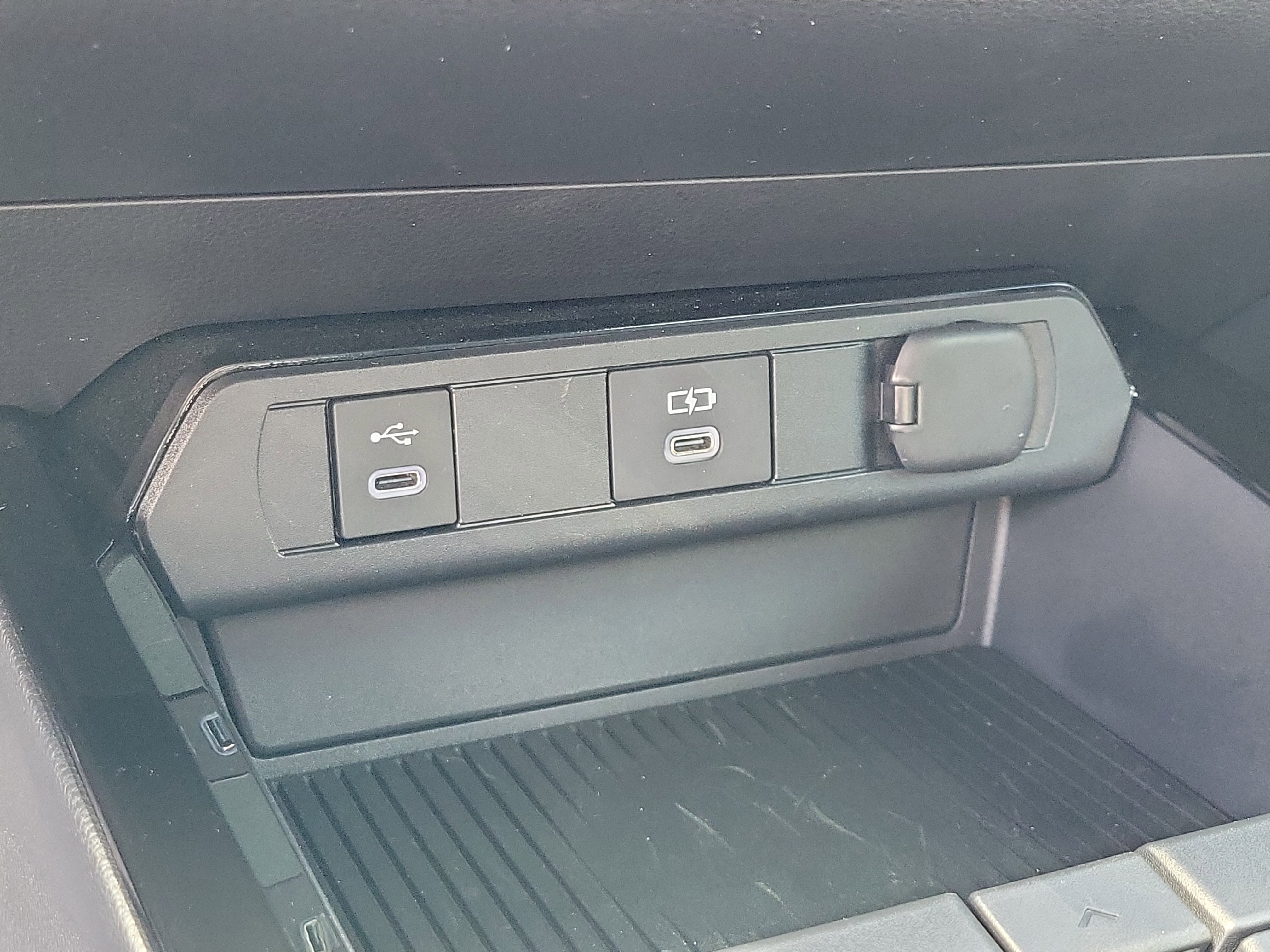 Used 2024 Toyota Prius XLE image 27